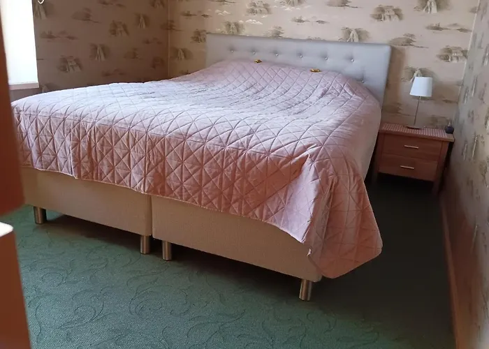 Kauba 6-1 With Sauna And Yacuzzi * Κουρεσάαρε